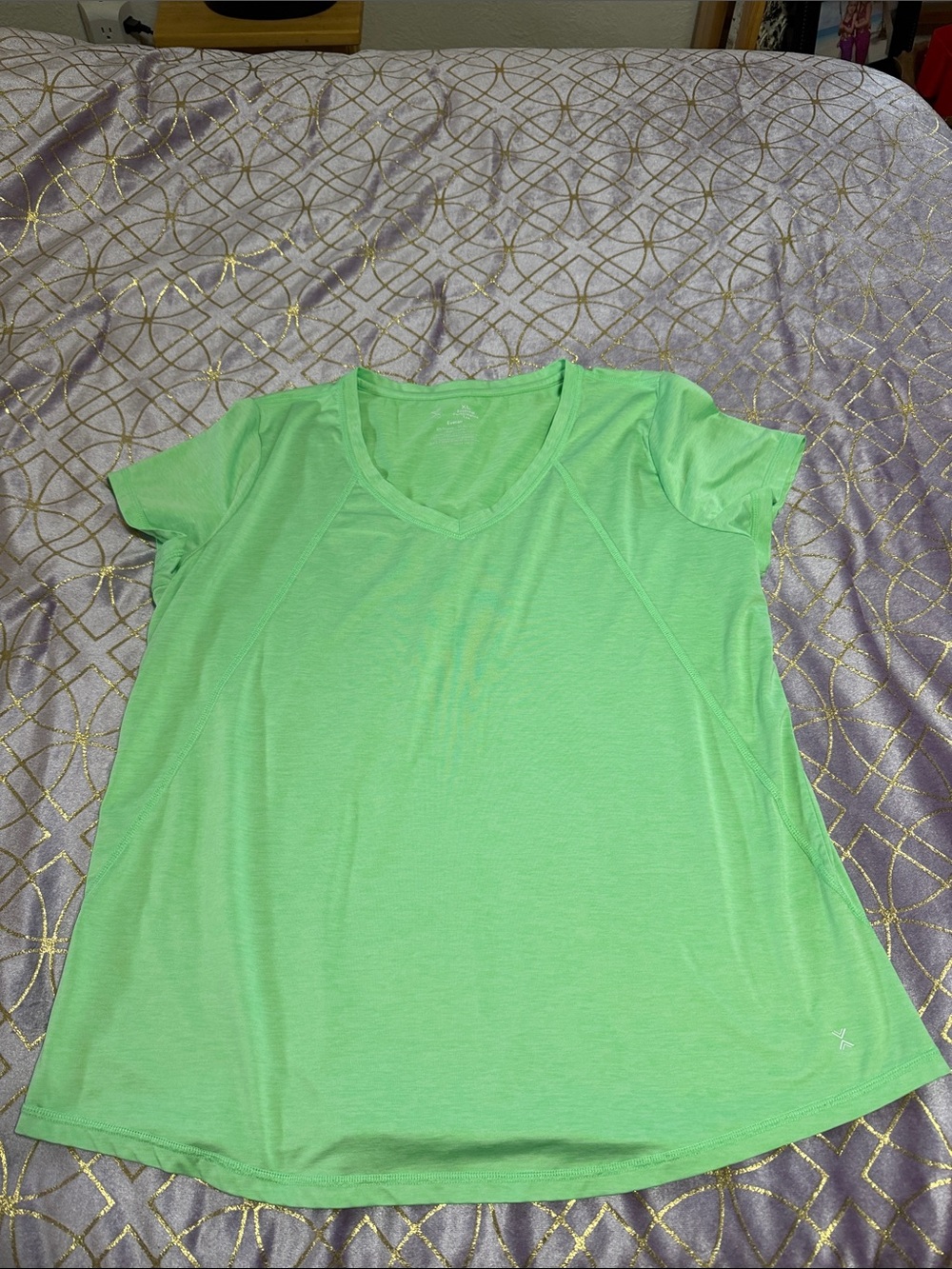 💥 WOMANS Xersion V-Neck Short Sleeve Tee